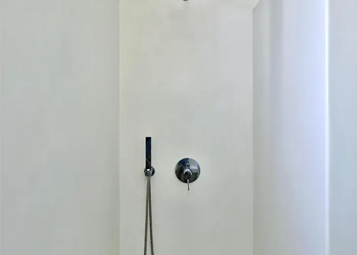 Leo - Unique & Calm *