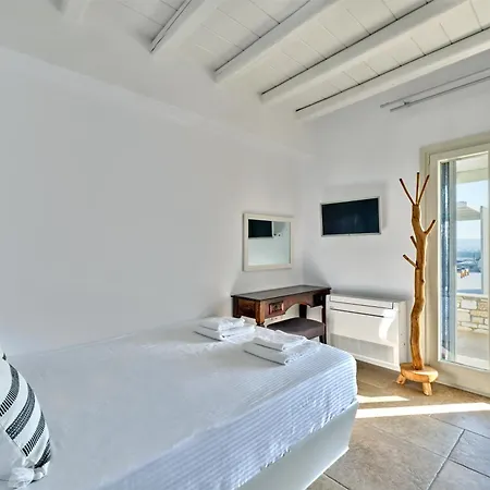 Leo - Unique & Calm Parikia (Paros)