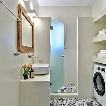 Leo - Unique & Calm Parikia (Paros)